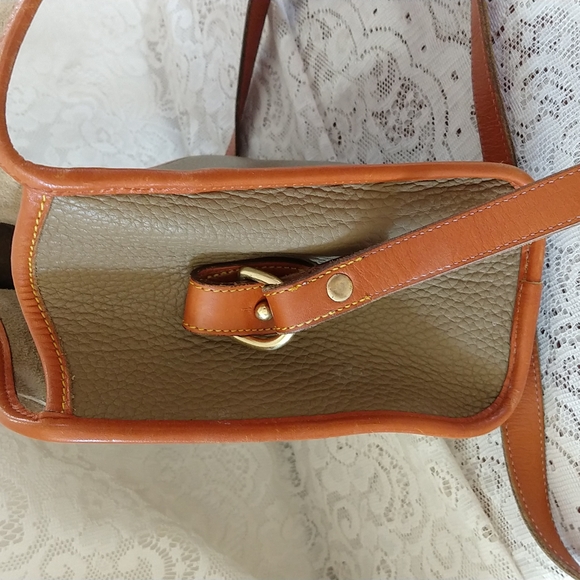 Vintage Dooney and Bourke  crossbody - Picture 4 of 14